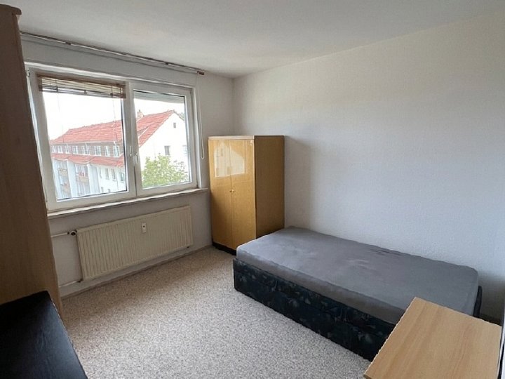 Schlafzimmer (persönl Gegenstände mit KI entfernt) Schlafzimmer (persönl Gegenstände mit KI entfernt)