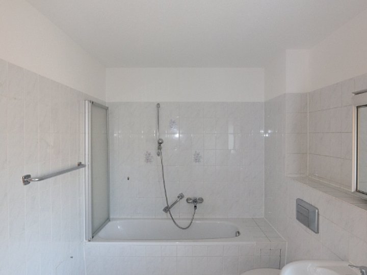 EINBAUKÜCHE, RÖHRSDORF, DACHGESCHOSS, BALKON, STELLPLATZ - Photo 4