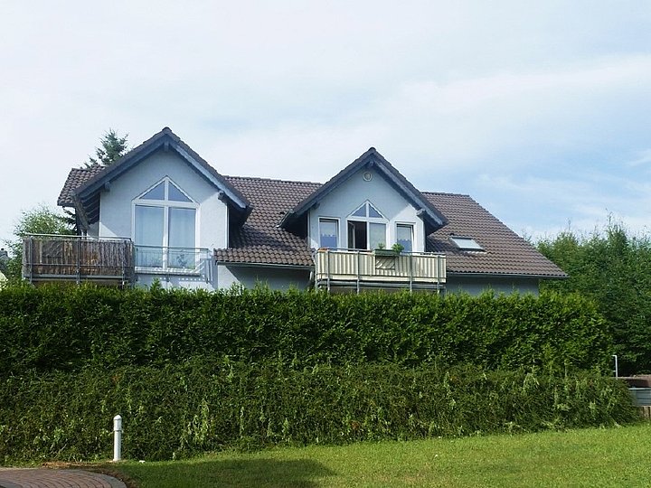 Blick auf das charmante Mehrfamilienhaus