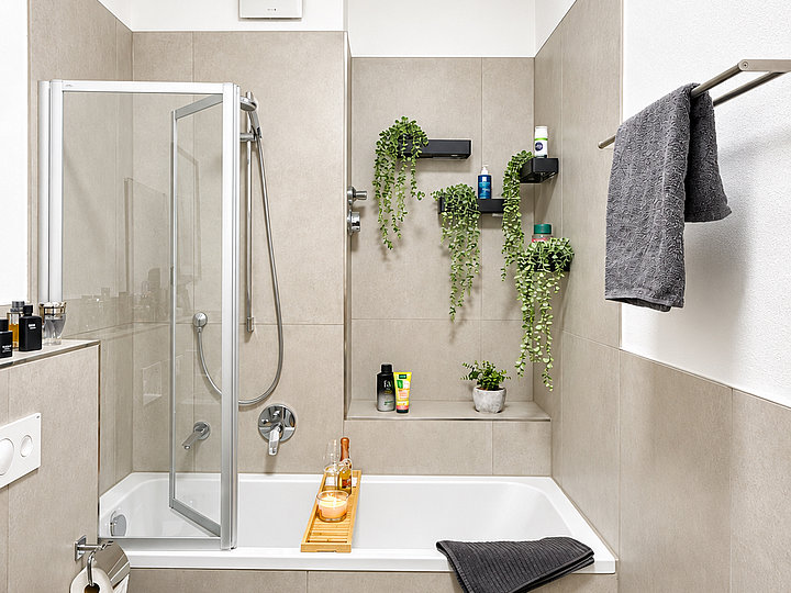 Zentral, komfortabel, gut angebunden – Wohnung mit Balkon - Foto 2