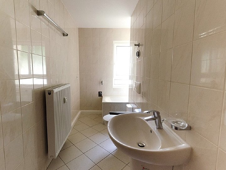 Tageslichtbad mit Wanne Tageslichtbad mit Wanne