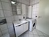 Badezimmer mit Waschmaschine Badezimmer mit Waschmaschine