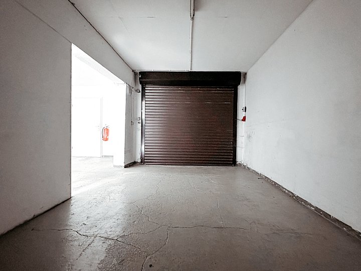 Rolltor Zufahrt Kellergeschoss Rolltor Zufahrt Kellergeschoss