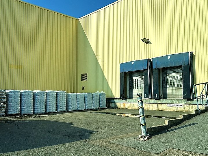 Große Rolltore für Ausladen der LKW Große Rolltore für Ausladen der LKW