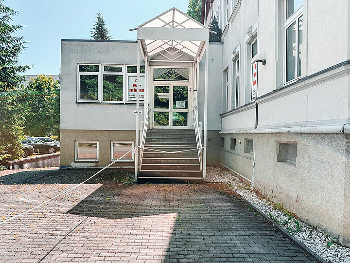 Außenansicht Eingang Außenansicht Eingang
