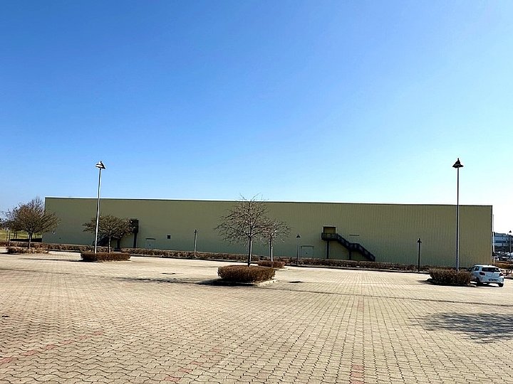 Blick aus Westen auf die Lagerhalle Blick aus Westen auf die Lagerhalle