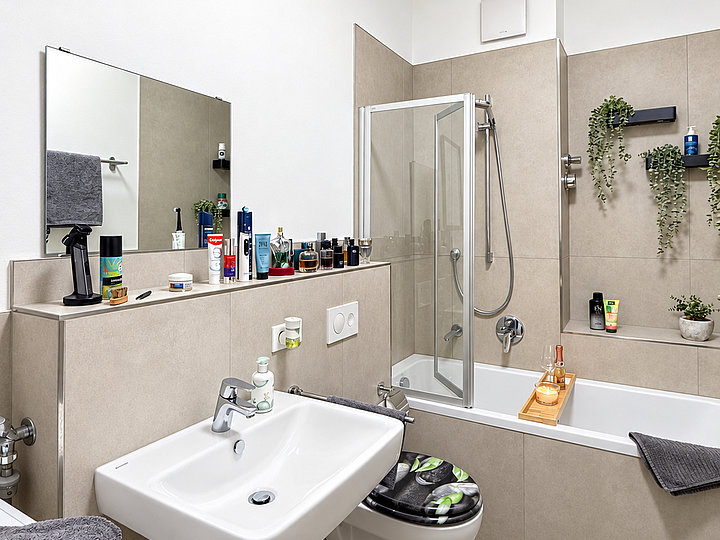 Zentral, komfortabel, gut angebunden – Wohnung mit Balkon - Foto 4