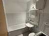 Badezimmer (persönl Gegenstände mit KI entfernt) Badezimmer (persönl Gegenstände mit KI entfernt)