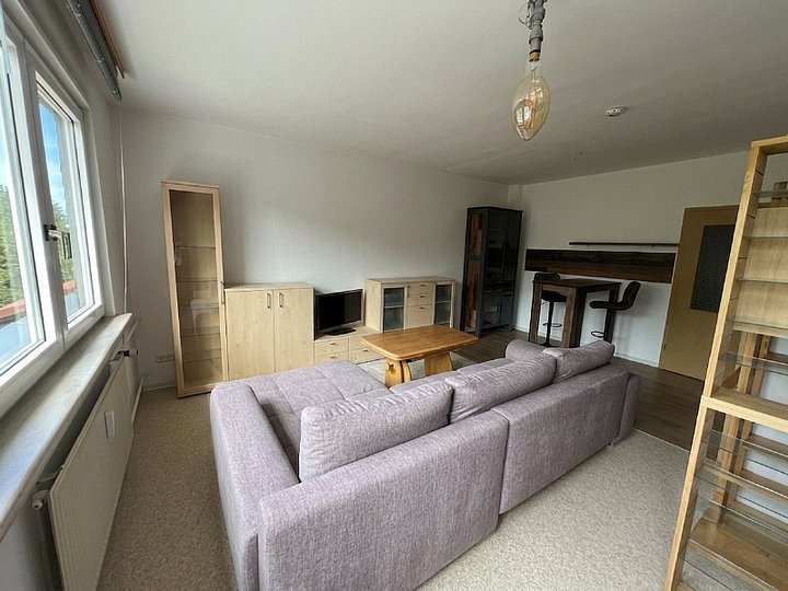 Wohnzimmer (persönl Gegenstände mit KI entfernt) Wohnzimmer (persönl Gegenstände mit KI entfernt)
