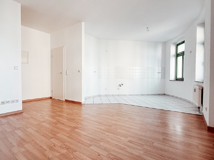 Helle 2-Raum-Wohnung mit Aufzug /// Stellplatz /// Einbauküche auf Wunsch möglich - Photo 1